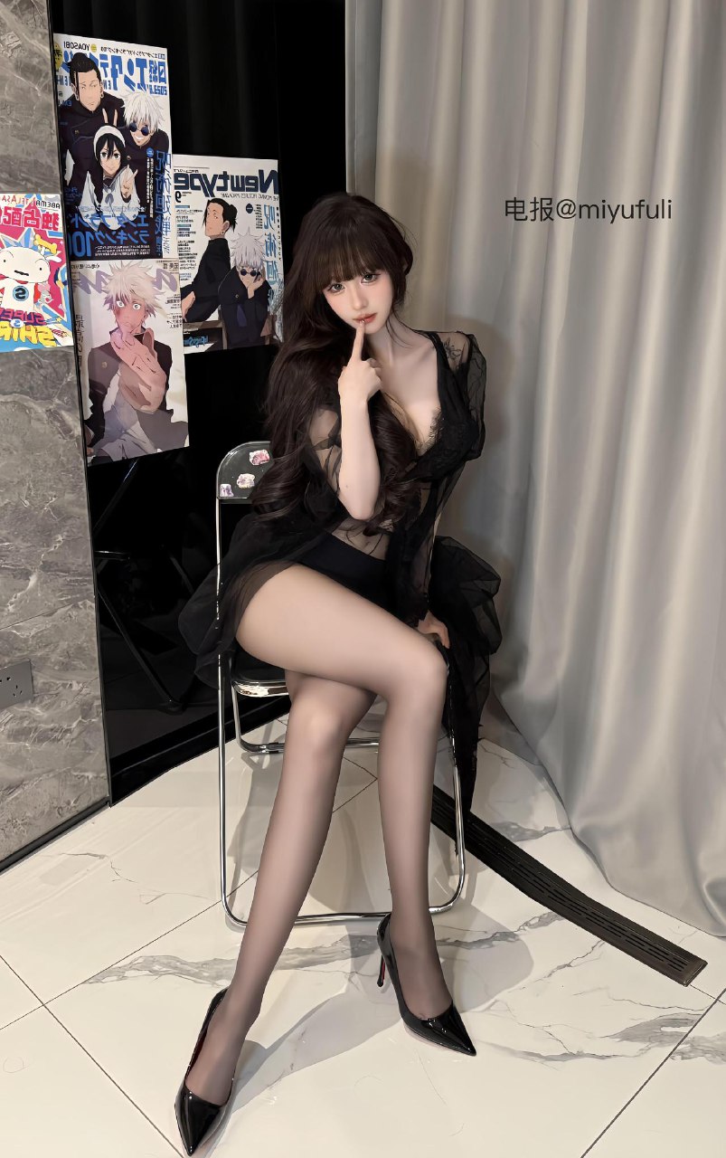 超蓝布罗莉 2025-06-04 04:58:49 高跟鞋，我，我和高跟鞋👠选哪个 第1张