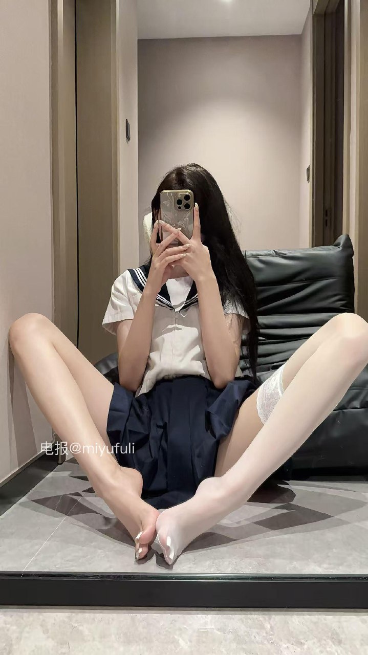 兔妮妮 2025-06-03 13:59:43 付费贴 局部➕全景都🈶️ 近距离对镜㊙️好腿控足控 第17张