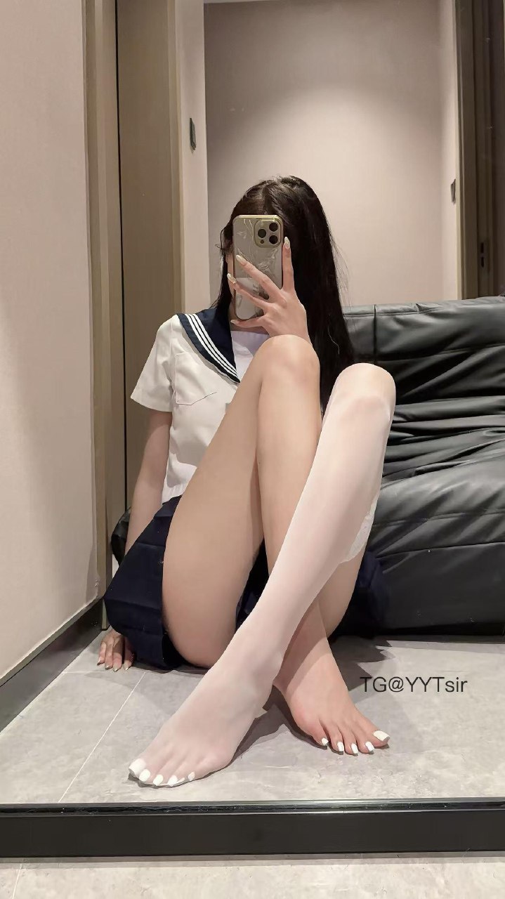 兔妮妮 2025-06-03 13:59:43 付费贴 局部➕全景都🈶️ 近距离对镜㊙️好腿控足控 第15张