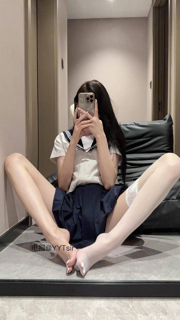 兔妮妮 2025-06-04 15:06:51 付费贴 水手服➕白丝诱惑 👄 第1张