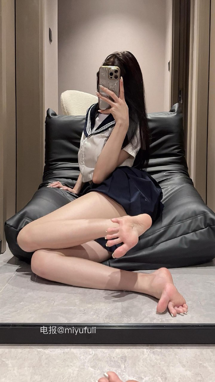 兔妮妮 2025-06-04 15:06:51 付费贴 水手服➕白丝诱惑 👄 第6张