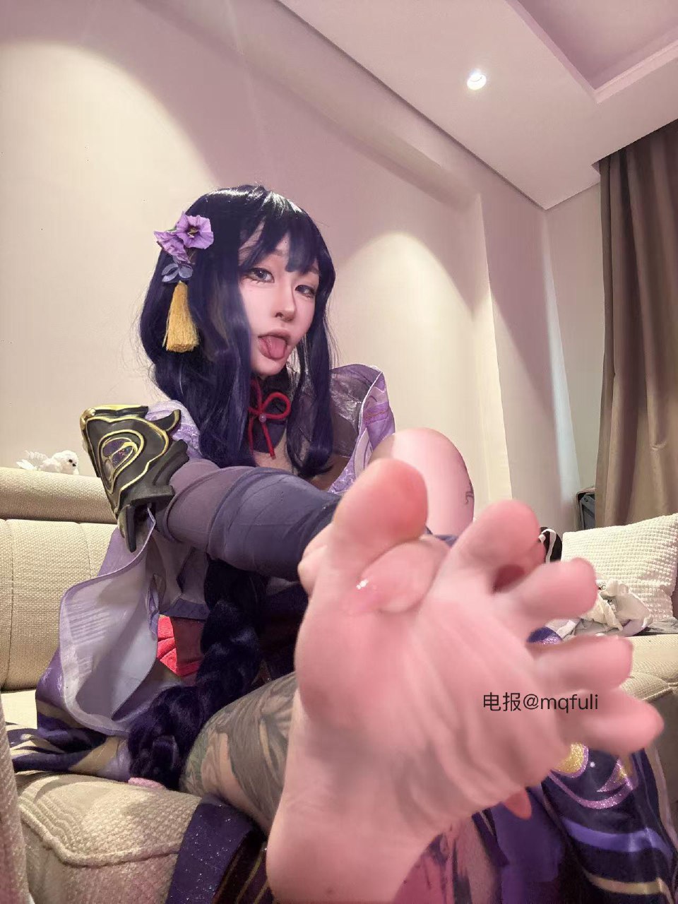 九条南无 2025-06-04 13:45:20 👅脚吧紫色丝袜和不穿都有！更有羞羞🥵姿势 第35张