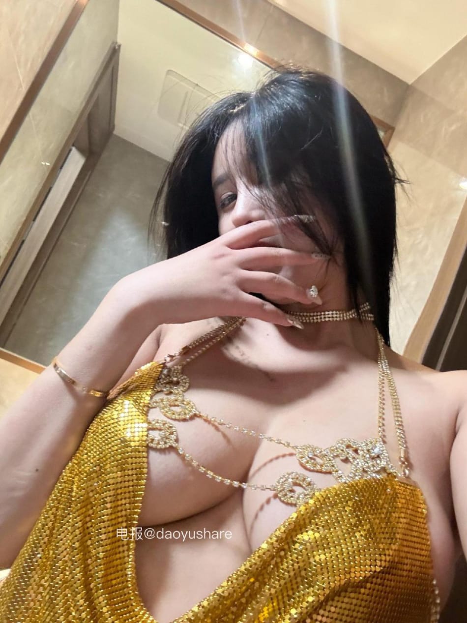 钟意依阳 2025-06-04 18:44:57 我有一点小癖好 哥哥会满足吗 第1张