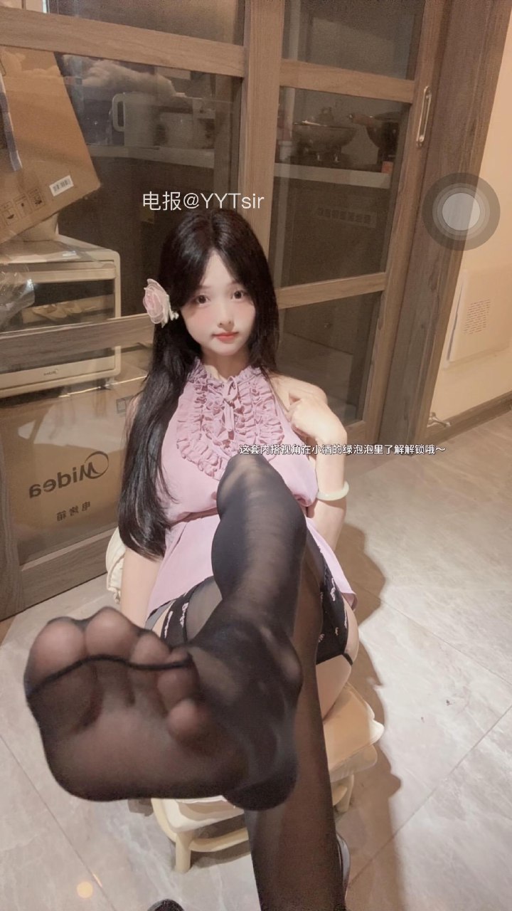 小甜酒子 2025-06-06 18:52:50 这套其实悄悄的拍了另一个视角的～ 第3张