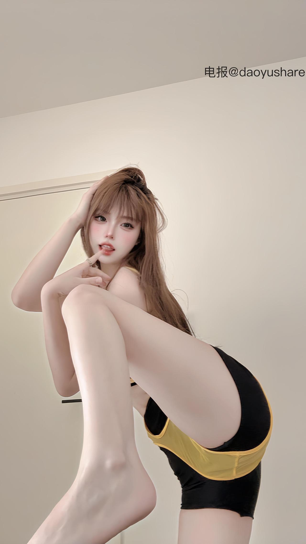 空心柚七 2025-06-22 12:00:43 黄色透视比基尼系列 第9张