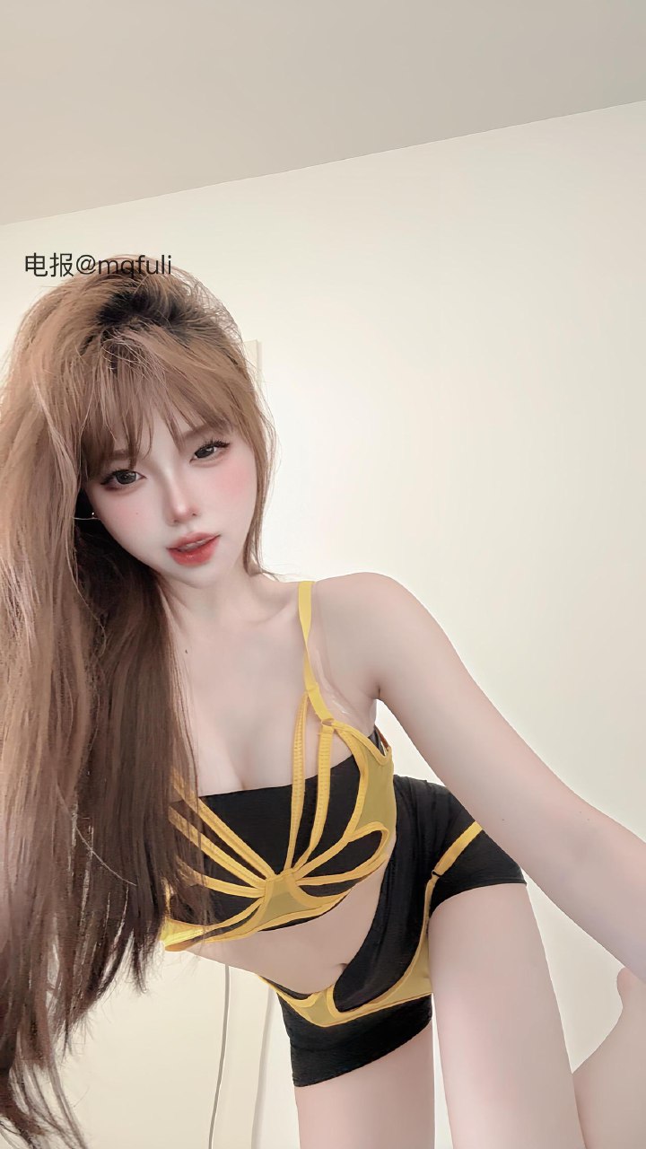 空心柚七 2025-06-22 12:00:43 黄色透视比基尼系列 第12张