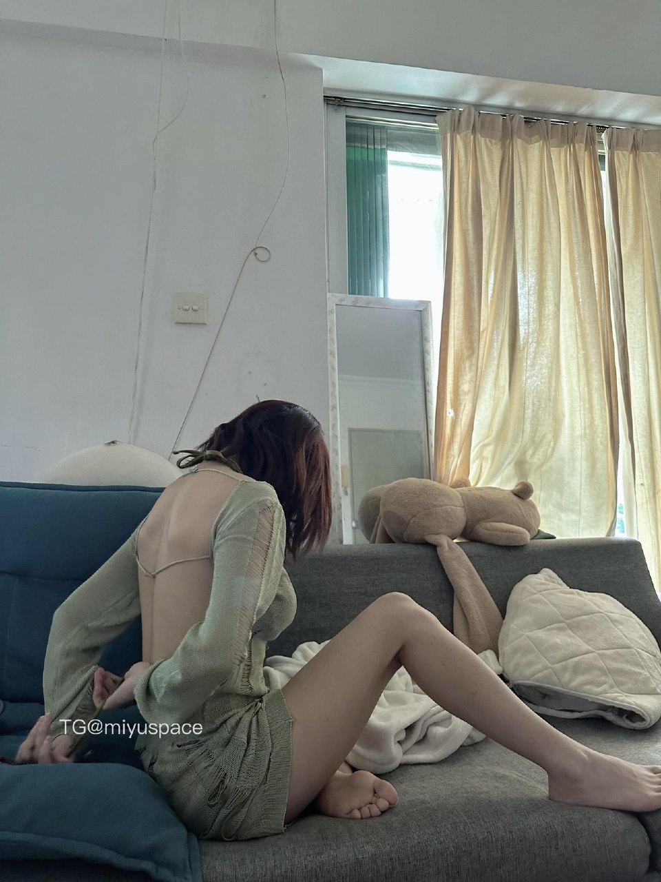 VC #Vickyyyii 2025-06-30 20:46:09 摸摸头 哥哥弟弟也摸摸#秀身材##反差##腿控# Vickyyyii 第1张