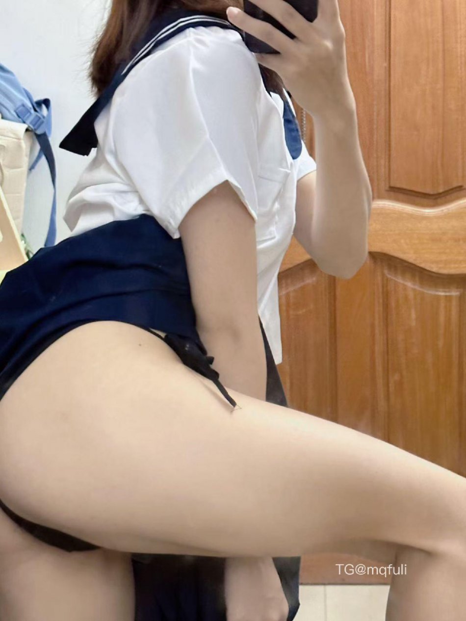VC #Vickyyyii 2025-06-11 15:45:46 付费贴#劲爆福利 水手服👄😱大长腿 Vickyyyii 第2张