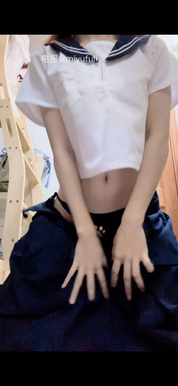 VC #Vickyyyii 2025-06-11 15:45:46 付费贴#劲爆福利 水手服👄😱大长腿 Vickyyyii 第5张