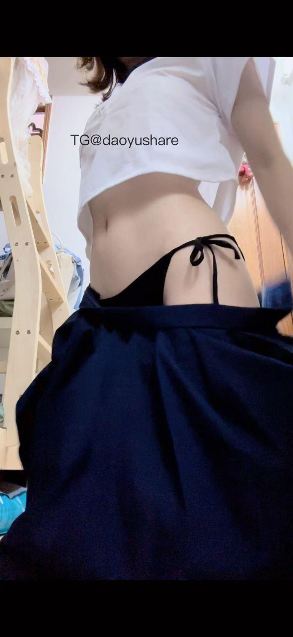 VC #Vickyyyii 2025-06-11 15:45:46 付费贴#劲爆福利 水手服👄😱大长腿 Vickyyyii 第8张
