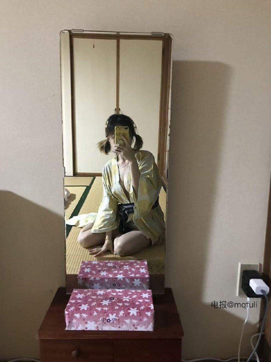 VC #Vickyyyii 2025-06-12 18:39:17 对镜自拍18张➕视频 4v Vickyyyii 第6张