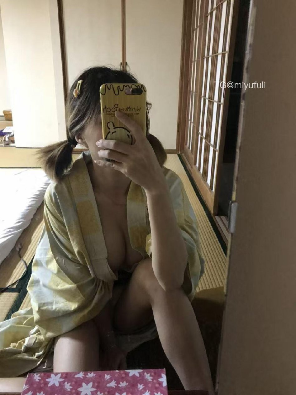 VC #Vickyyyii 2025-06-12 18:39:17 对镜自拍18张➕视频 4v Vickyyyii 第7张