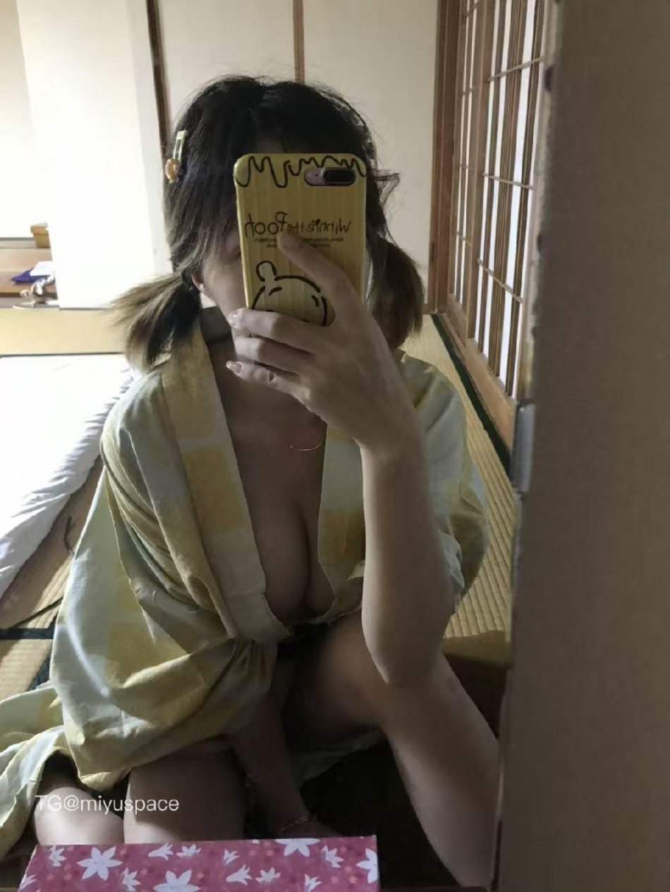 VC #Vickyyyii 2025-06-12 18:39:17 对镜自拍18张➕视频 4v Vickyyyii 第8张