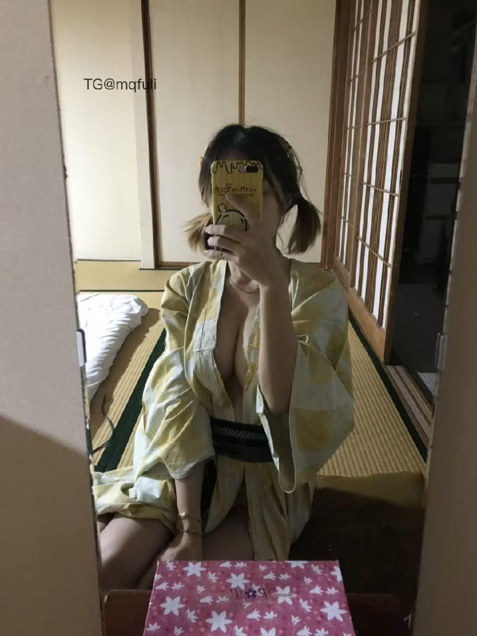 VC #Vickyyyii 2025-06-12 18:39:17 对镜自拍18张➕视频 4v Vickyyyii 第14张