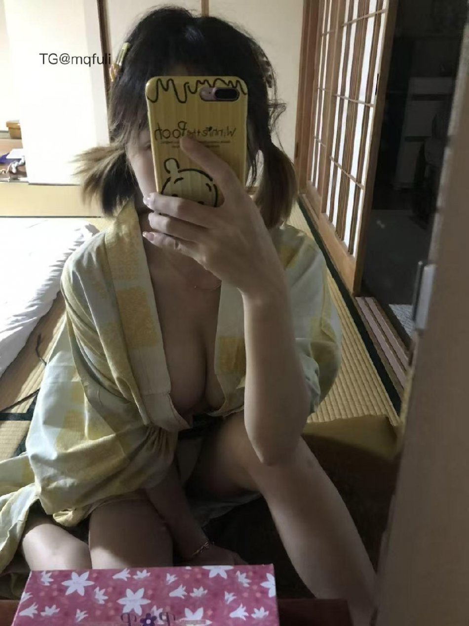 VC #Vickyyyii 2025-06-12 18:39:17 对镜自拍18张➕视频 4v Vickyyyii 第11张