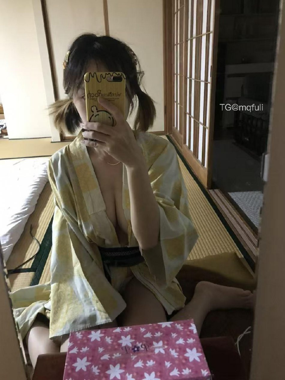 VC #Vickyyyii 2025-06-12 18:39:17 对镜自拍18张➕视频 4v Vickyyyii 第12张