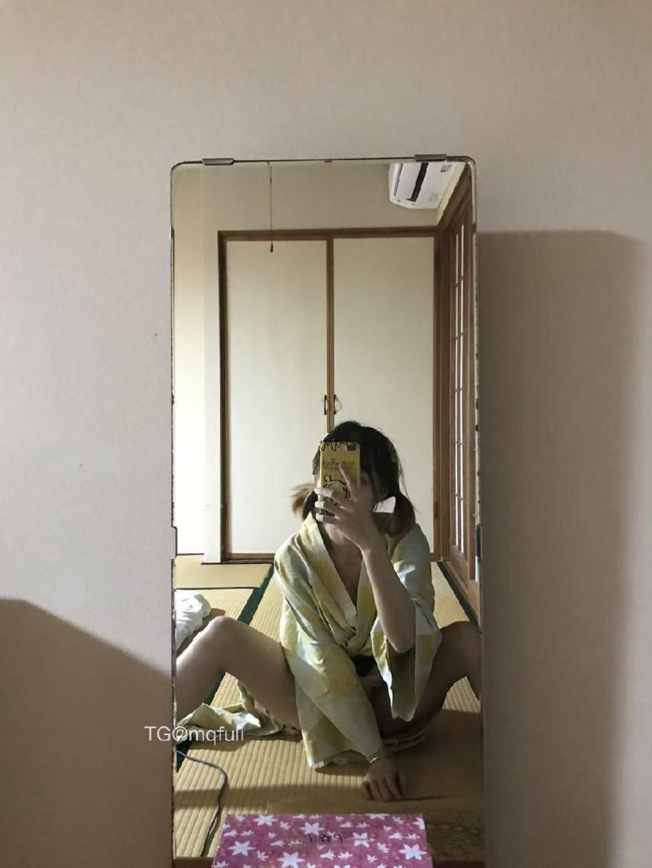 VC #Vickyyyii 2025-06-12 18:39:17 对镜自拍18张➕视频 4v Vickyyyii 第10张