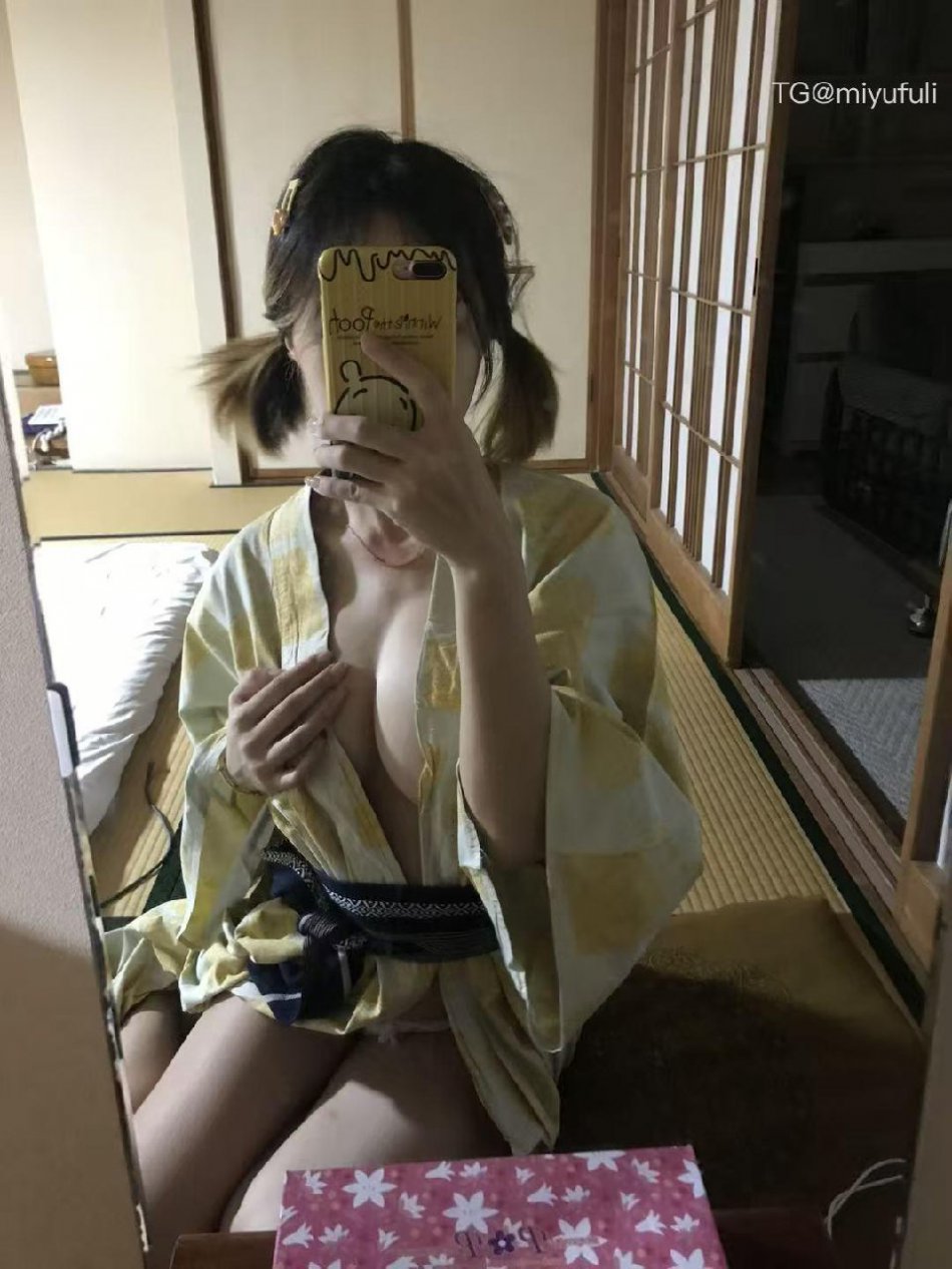 VC #Vickyyyii 2025-06-12 18:39:17 对镜自拍18张➕视频 4v Vickyyyii 第18张