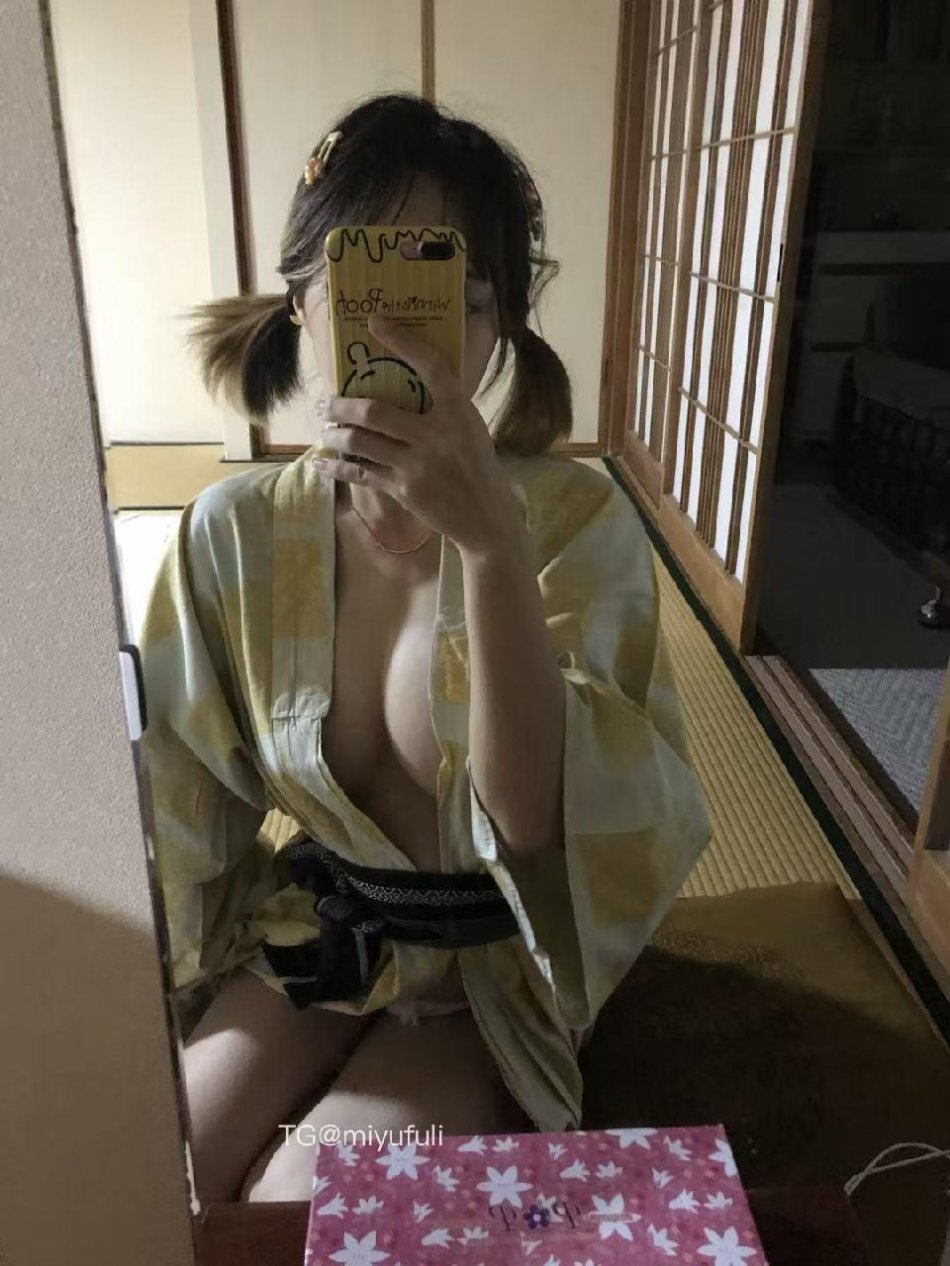 VC #Vickyyyii 2025-06-12 18:39:17 对镜自拍18张➕视频 4v Vickyyyii 第16张