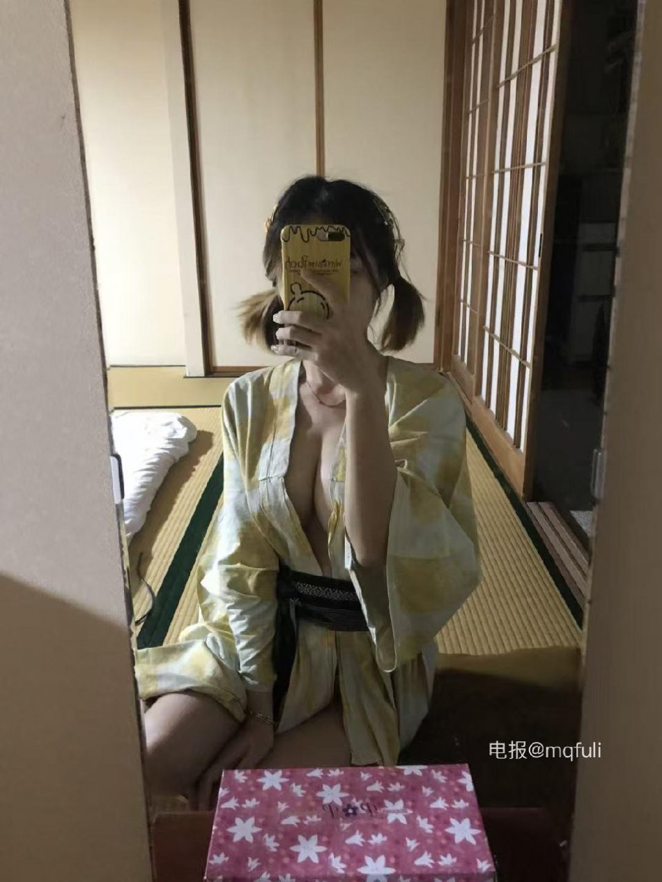 VC #Vickyyyii 2025-06-12 18:39:17 对镜自拍18张➕视频 4v Vickyyyii 第17张