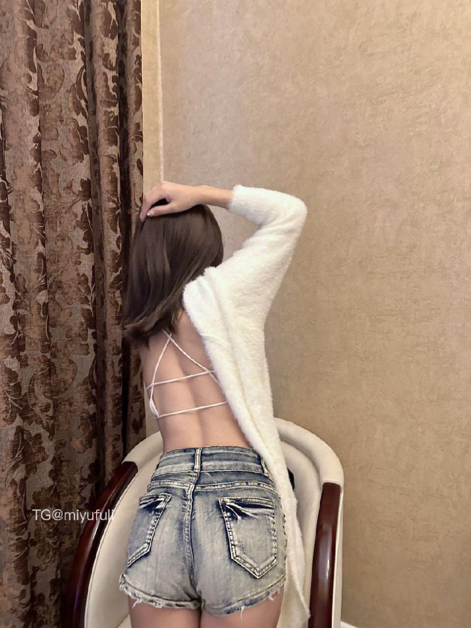 VC #Vickyyyii 2025-06-12 18:44:51 我留给你是背影😏#秀身材##反差# Vickyyyii 第6张