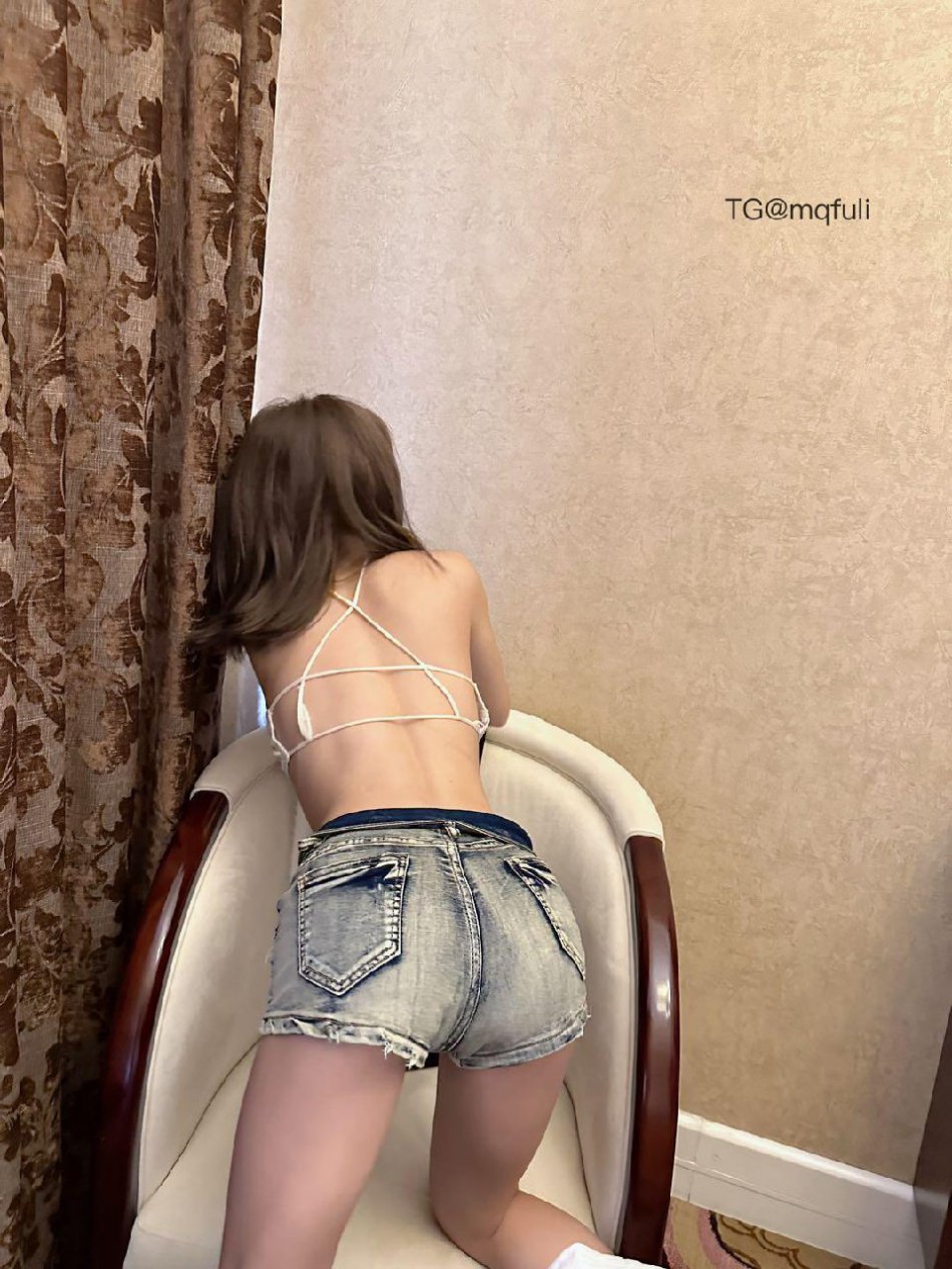 VC #Vickyyyii 2025-06-12 18:44:51 我留给你是背影😏#秀身材##反差# Vickyyyii 第5张