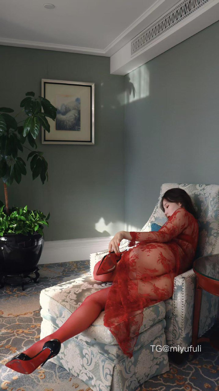 可可西 2025-06-12 18:59:34 付费贴#红色透视情趣系列 第16张