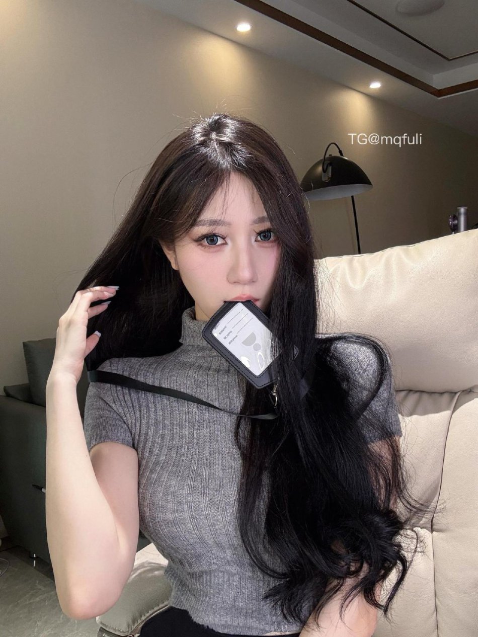 唐十七 2025-06-05 15:15:46 针织毛衣➕包臀裙 竖线黑丝系列 第16张