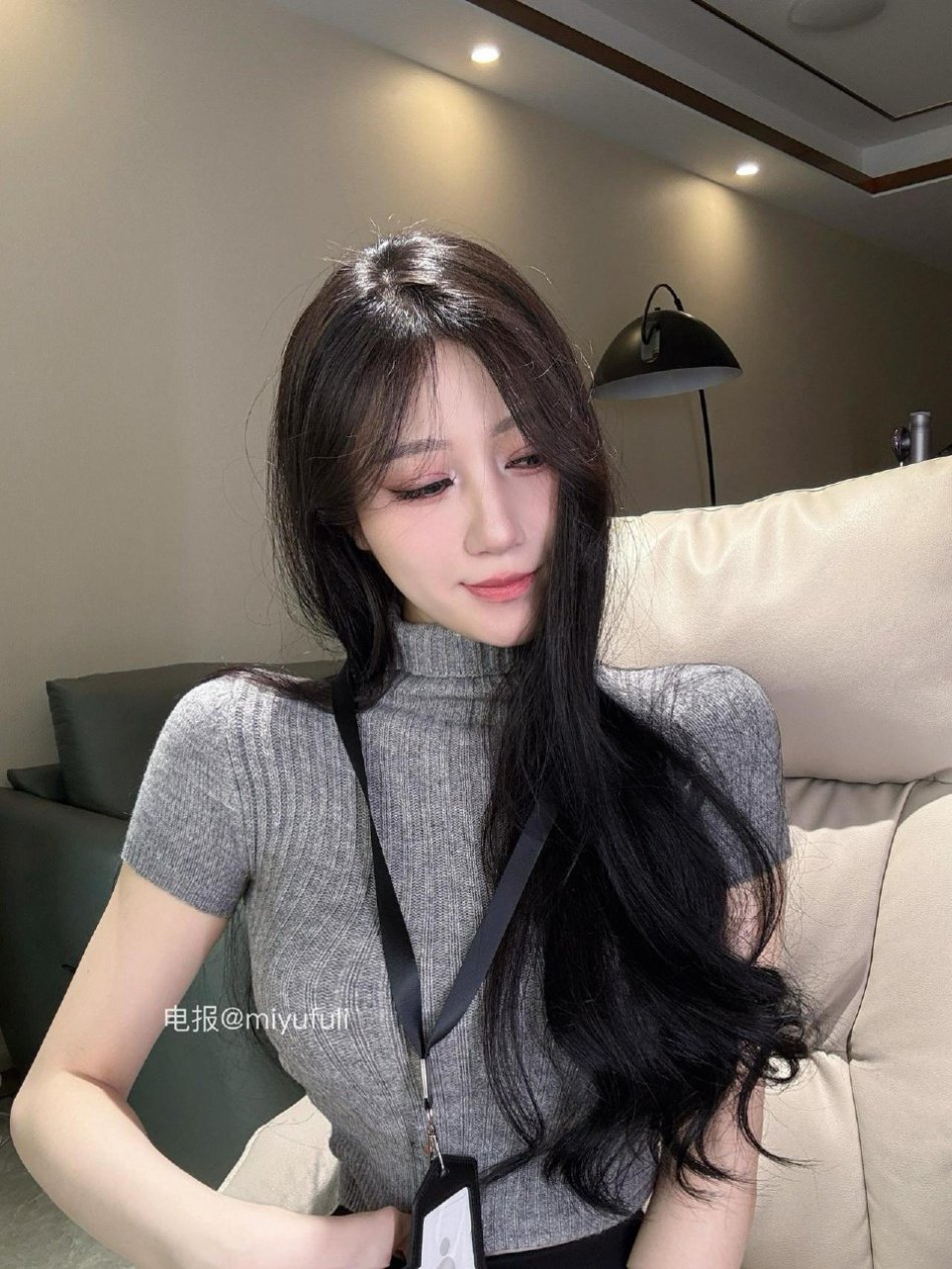 唐十七 2025-06-05 15:15:46 针织毛衣➕包臀裙 竖线黑丝系列 第20张