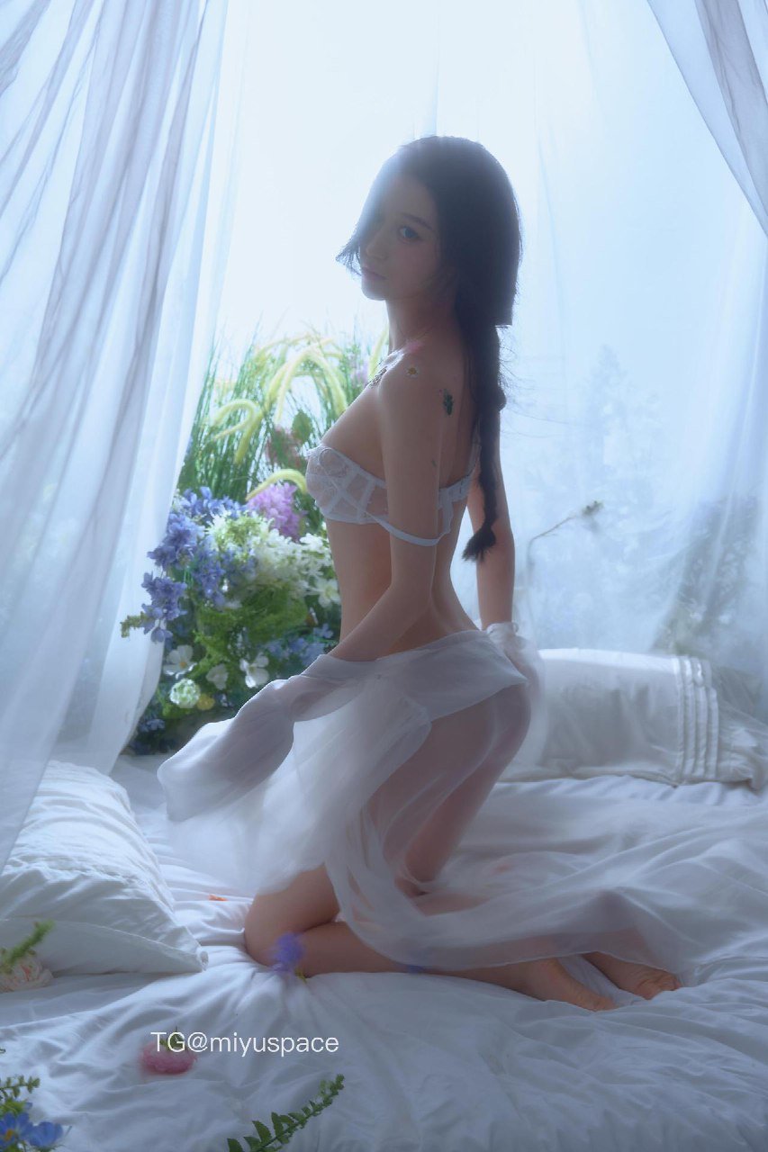 唐十七 2025-06-15 12:50:13 #付费贴#蕾丝网纱透视吊带裙 第7张