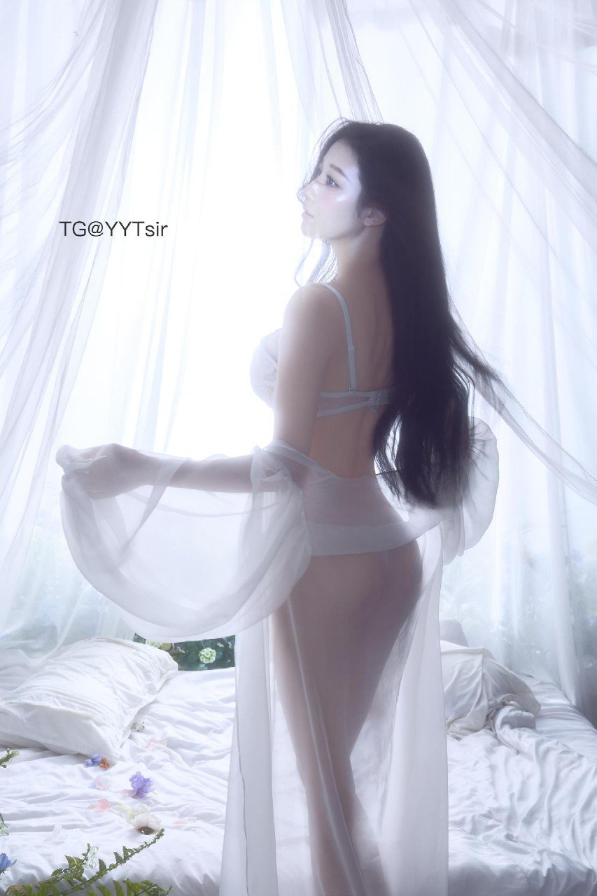 唐十七 2025-06-15 12:50:13 #付费贴#蕾丝网纱透视吊带裙 第3张