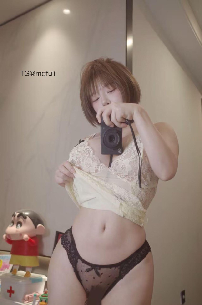 哎呀一一 #知一 2025-06-23 22:57:40 又奶又御的包臀系列😍小妈感美图 第3张