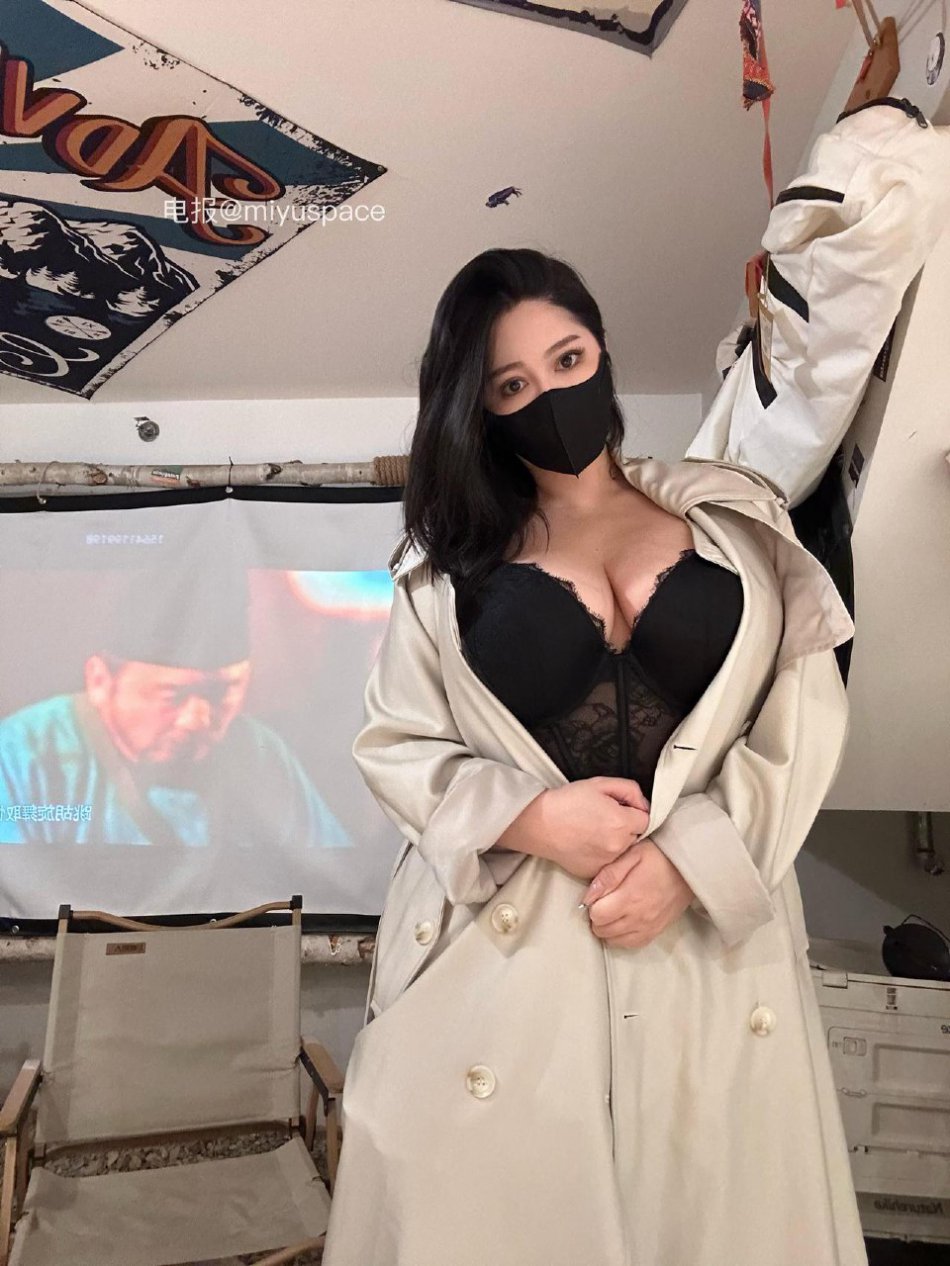 120斤的小王同学 瑶瑶摇摇摇 #瑶瑶摇摇摇 2025-06-11 16:38:26 100张照片 露营 帐篷里露营桌上偷偷的 第81张