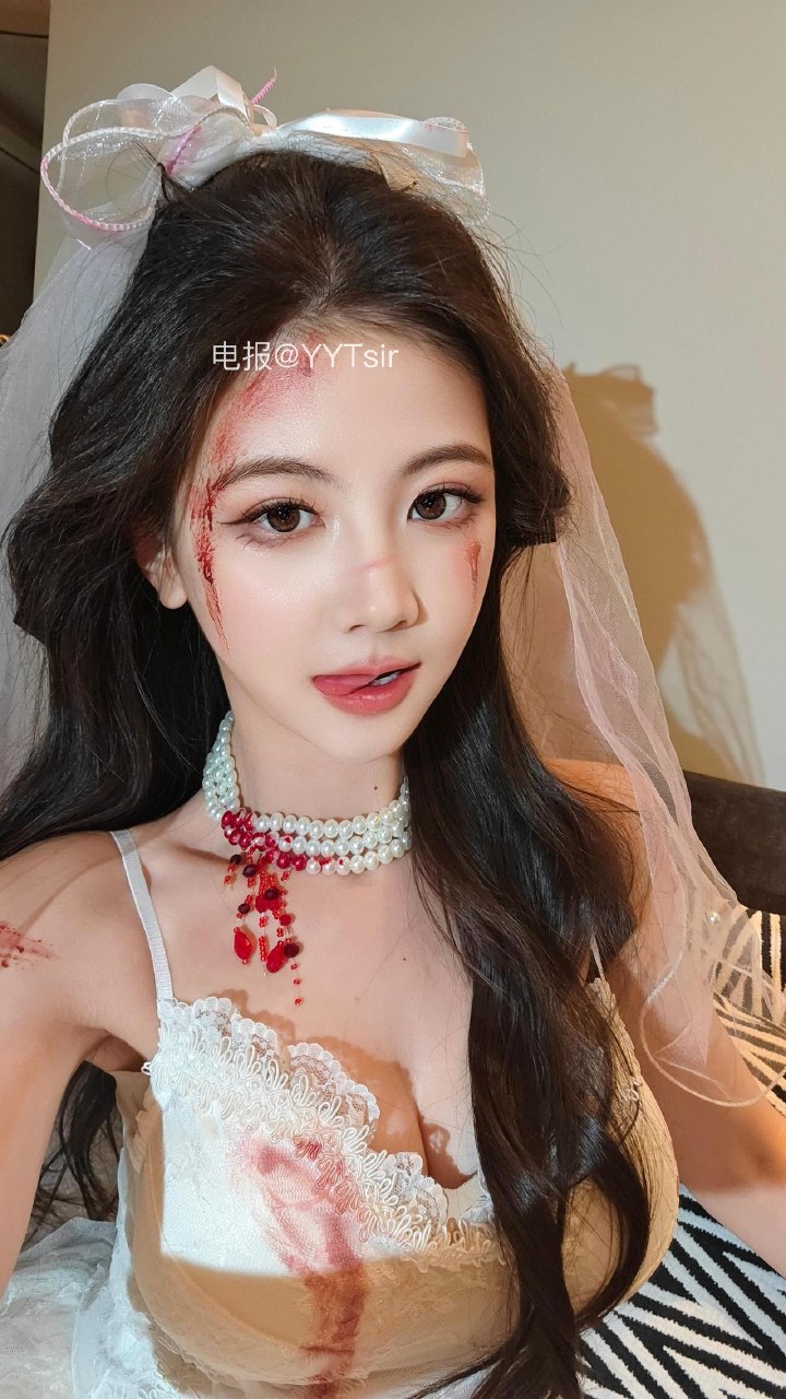 刘二萌 2025-07-06 15:50:36 小玫瑰吊带洋装连衣裙🤩㊙️ 第7张