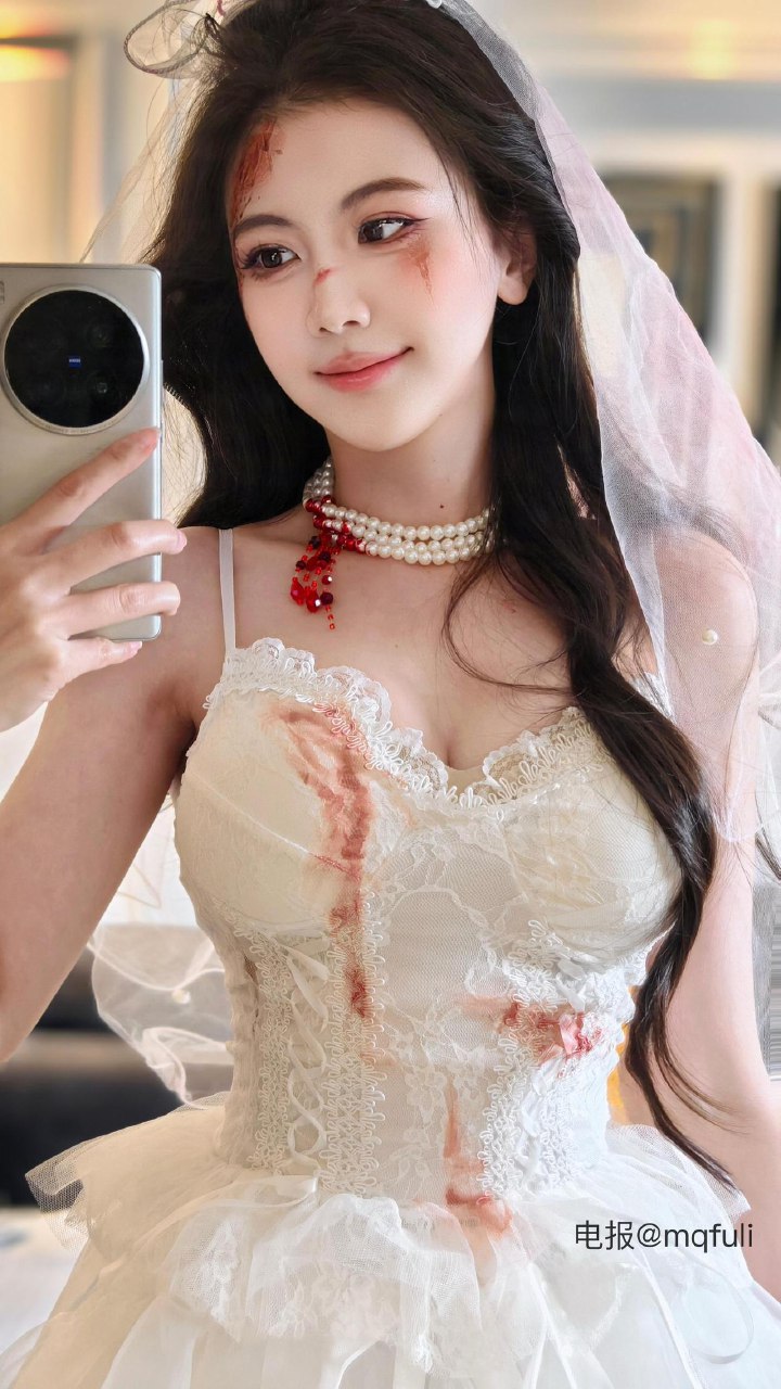 刘二萌 2025-07-06 15:50:36 小玫瑰吊带洋装连衣裙🤩㊙️ 第5张