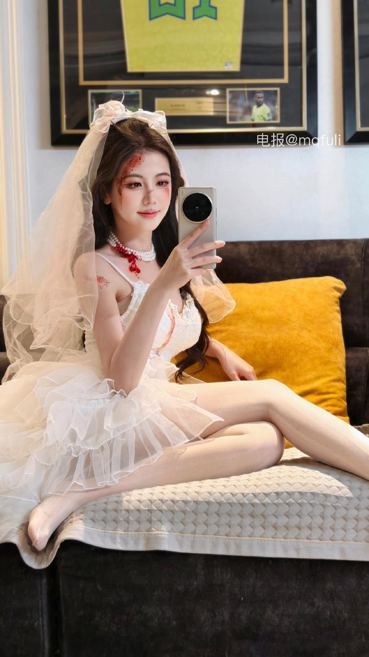 刘二萌 2025-07-06 15:50:36 小玫瑰吊带洋装连衣裙🤩㊙️ 第2张