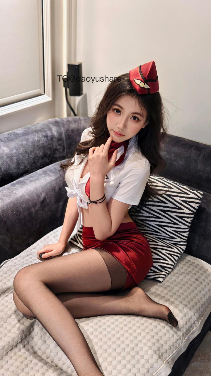 刘二萌 2025-07-06 16:55:26 无袖针织上衣➕皮裤 第2张