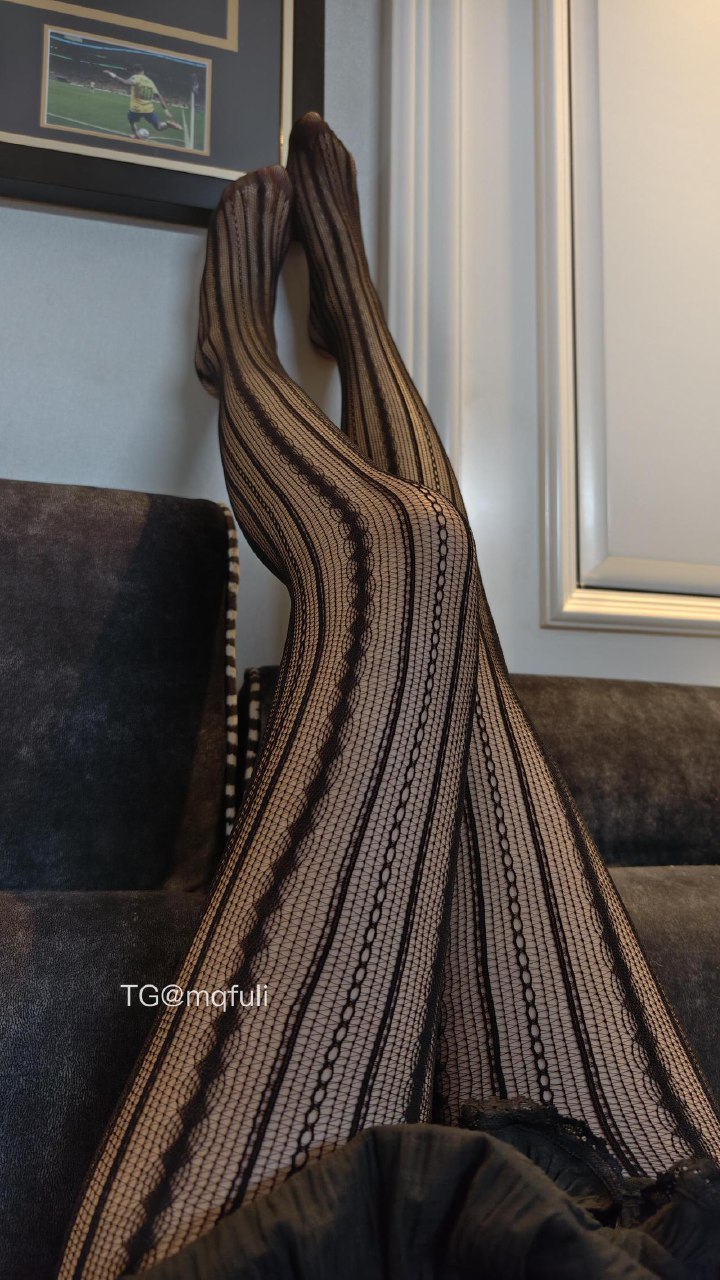 刘二萌 2025-07-06 17:25:41 黑色蕾丝衫拼接镂空上衣➕芭蕾裙🤤 第9张