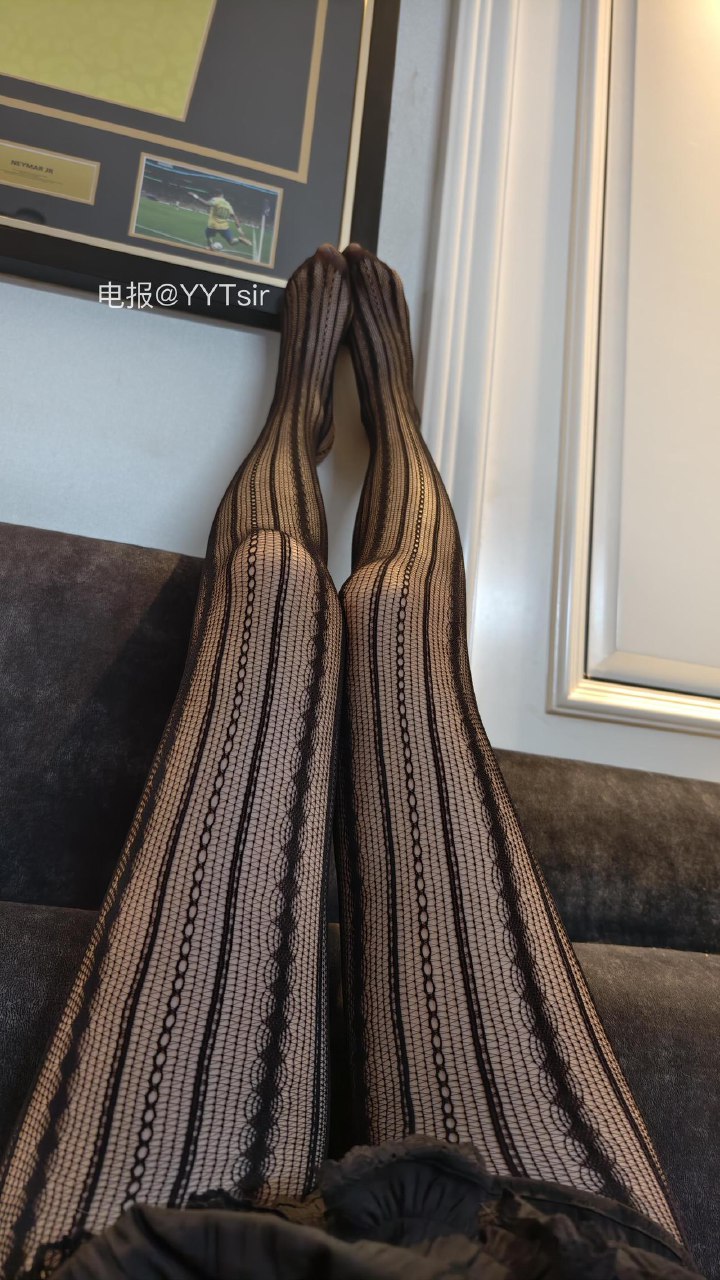 刘二萌 2025-07-06 17:25:41 黑色蕾丝衫拼接镂空上衣➕芭蕾裙🤤 第10张