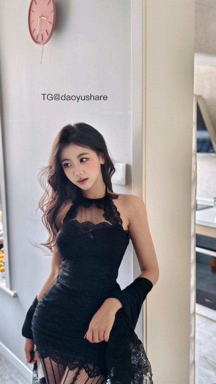 刘二萌 2025-07-06 19:48:40 蕾丝挂脖包臀裙 第4张