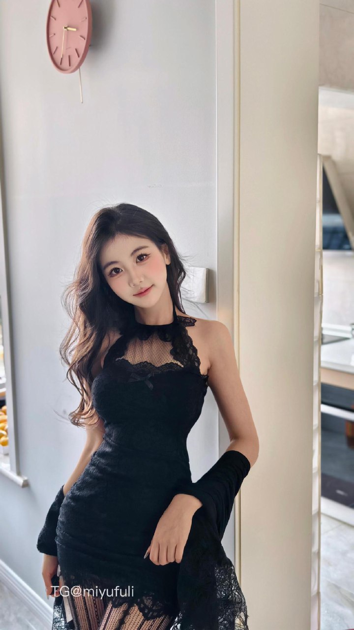 刘二萌 2025-07-06 19:48:40 蕾丝挂脖包臀裙 第5张