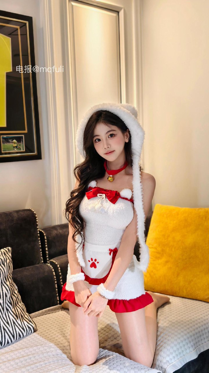 刘二萌 2025-07-06 20:32:01 小熊裙cos女仆抹胸连衣裙㊙️ 第9张