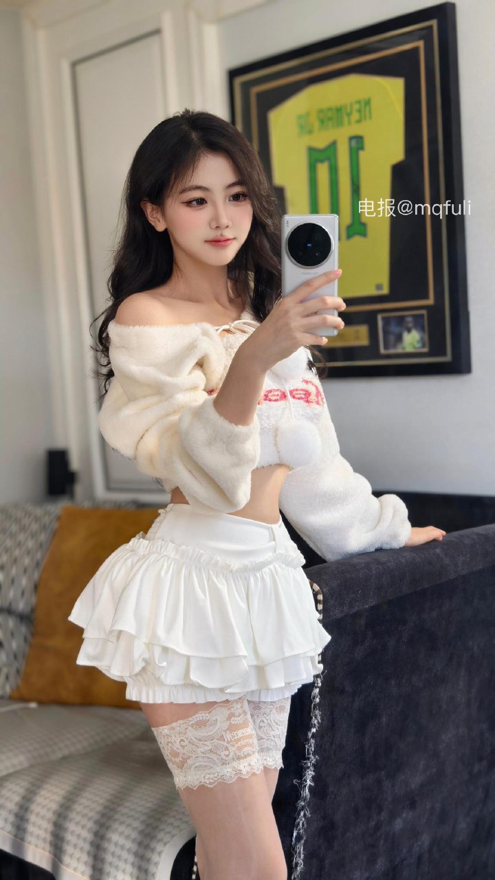 刘二萌 2025-07-06 20:32:01 小熊裙cos女仆抹胸连衣裙㊙️ 第1张