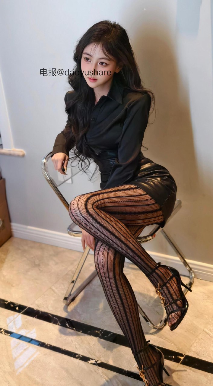 刘二萌 2025-07-06 20:39:34 菱形竖条纹黑丝 第1张