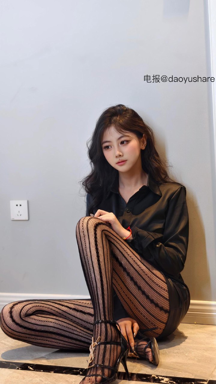 刘二萌 2025-07-06 20:39:34 菱形竖条纹黑丝 第6张