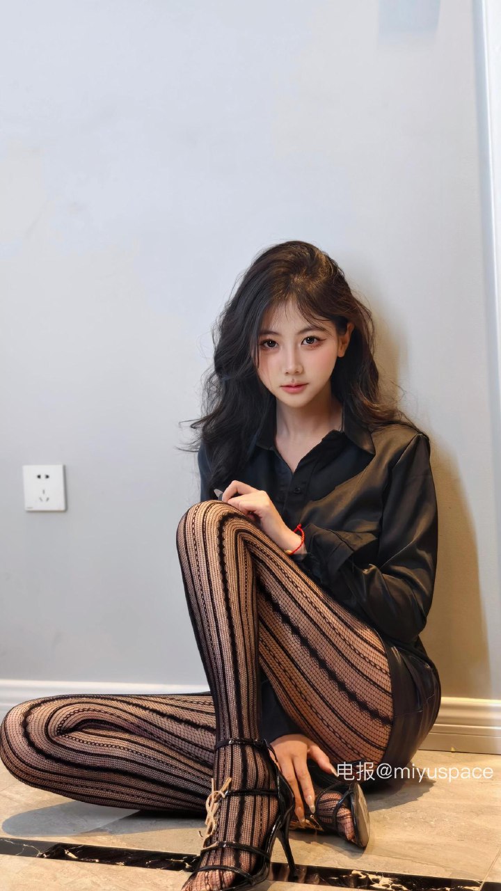 刘二萌 2025-07-06 20:39:34 菱形竖条纹黑丝 第3张