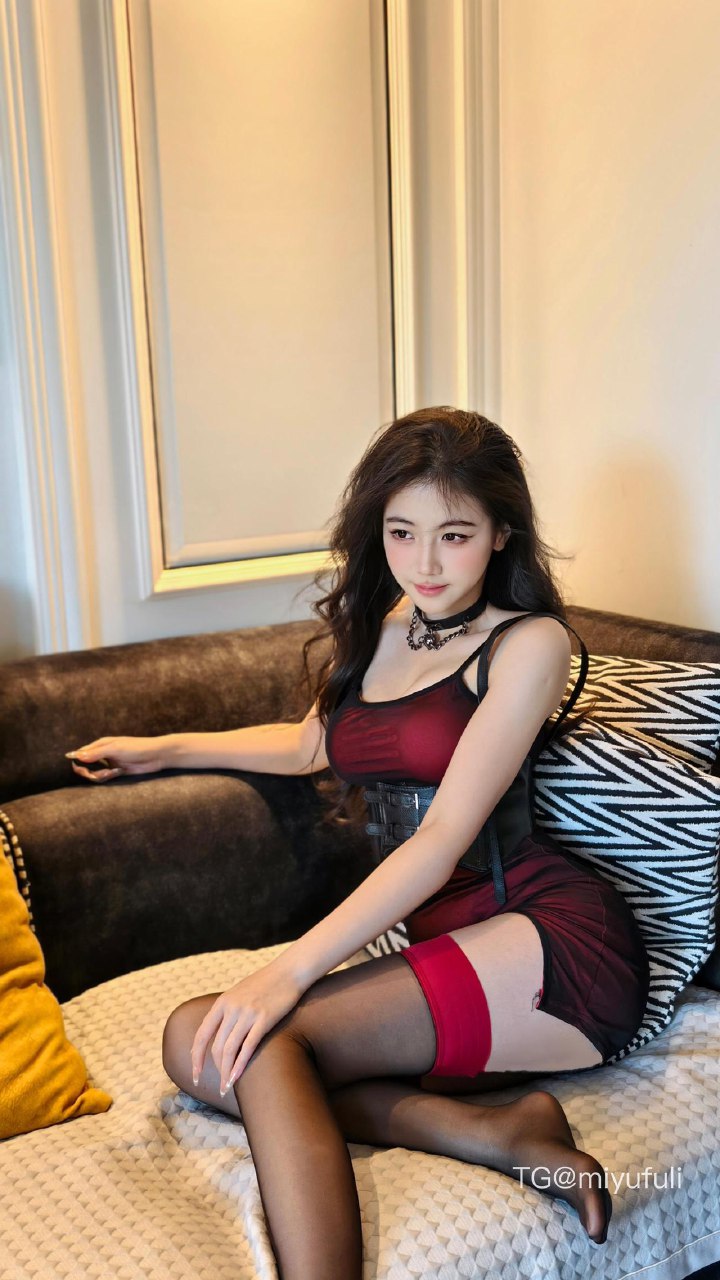 刘二萌 2025-07-07 19:42:34 开衩吊带网纱包臀裙情趣衣👅 第24张