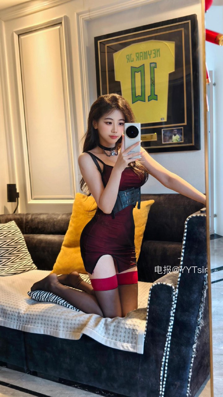 刘二萌 2025-07-07 19:42:34 开衩吊带网纱包臀裙情趣衣👅 第13张