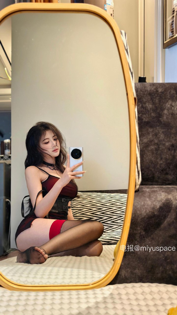 刘二萌 2025-07-07 19:42:34 开衩吊带网纱包臀裙情趣衣👅 第15张