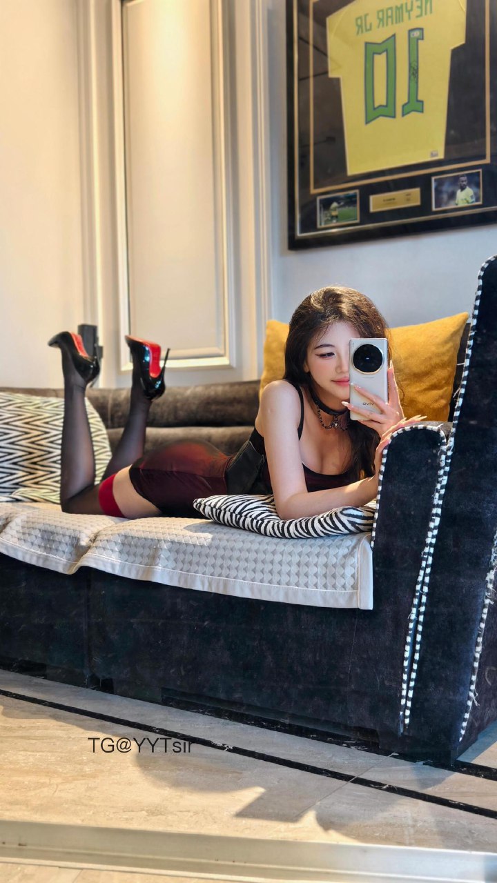 刘二萌 2025-07-07 19:42:34 开衩吊带网纱包臀裙情趣衣👅 第6张